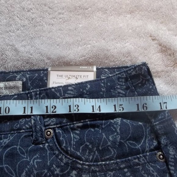 Chico's Ultimate fit ankle jeans - Picture 5 of 8